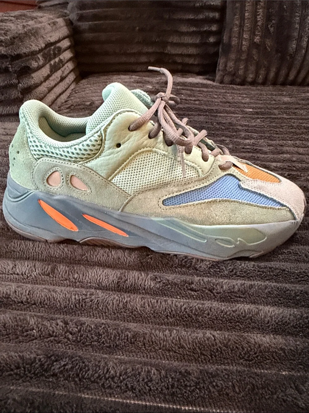 Adidas Yeezy boost 700